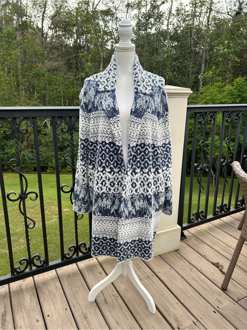 Liverpool Los Angeles Women's Blue & White Patterned Sweater